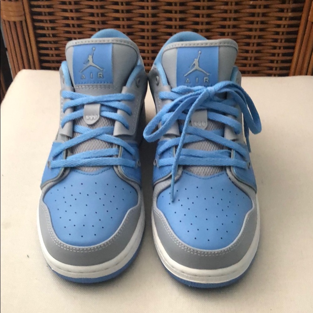 Never worn: Youth air Jordan